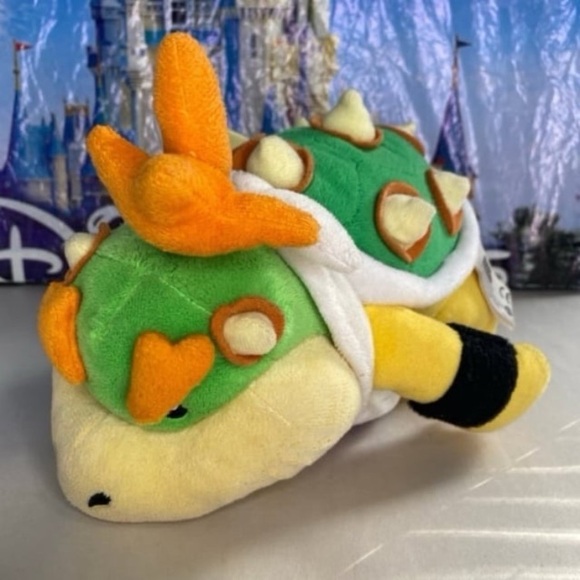 Nintendo Super Mario 8” 2017 bowser plush with bib - Picture 6 of 6